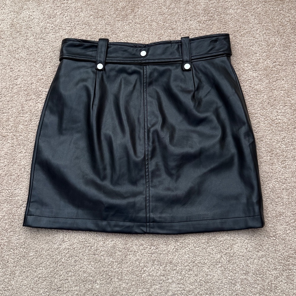 7 For All Mankind Vegan Faux Leather Zipper Asymmetrical Mini Skirt Size Small - Picture 5 of 8